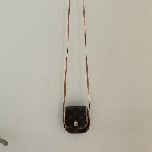 LOUIS VUITTON CANCUN POCHETTE NEW - Picture 8 of 8